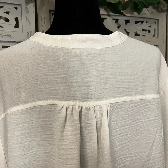 ADRIENNE VITTADINI CLASSY & SASSY PURE WHITE WIDE LONG SLEEVE PLUS TOP - Picture 8 of 10